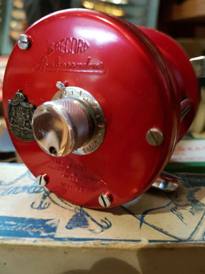 RARE VINTAGE RED ABU GARCIA AMBASSADEUR 5000 REEL MADE IN SWEDEN