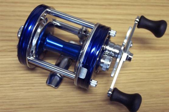 http://www.realsreels.com/images/reels/ambassadeur/Midnightblue6500and%205500customrocket.jpg